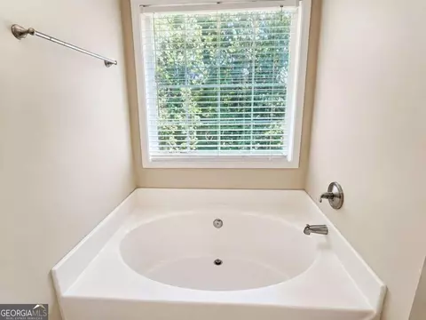Bath - 2095 Oakpointe Ct, Buford, GA 30519 photo 3 of 9