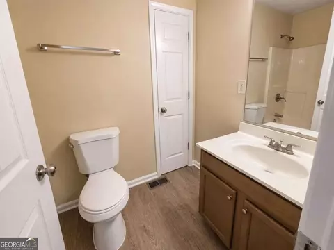 Bath - 2095 Oakpointe Ct, Buford, GA 30519 photo 6 of 9