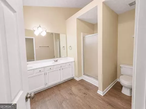Bath - 2095 Oakpointe Ct, Buford, GA 30519 photo 1 of 9