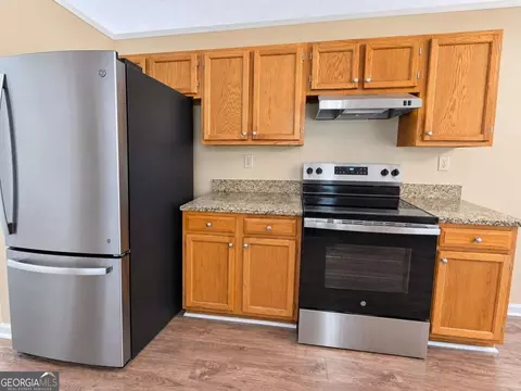 Kitchen - 2095 Oakpointe Ct, Buford, GA 30519 photo 2 of 4