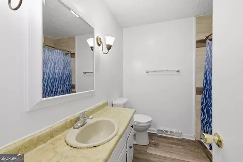 Bath - 3 Stonewood Ct, Toccoa, GA 30577 photo 2 of 5