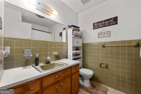Bath - 25 Dubignon Dr, Toccoa, GA 30577 photo 1 of 4