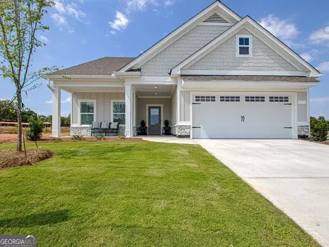 70 Redhaven Dr, Senoia, GA 30276