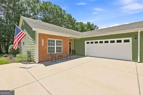 2102 Commonwealth Cir, Newnan, GA 30263