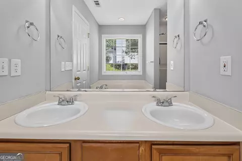 Bath - 180 Shenandoah Dr, Covington, GA 30016 photo 4 of 6