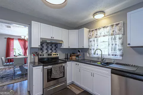 Kitchen - 1245 Mooty Bridge Rd, Lagrange, GA 30240 photo 3 of 4