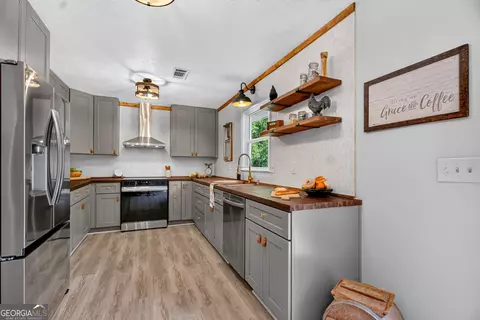 Kitchen - 214 Floyd Rd, Pine Mountain, GA 31822 photo 1 of 4