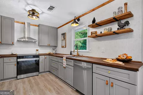 Kitchen - 214 Floyd Rd, Pine Mountain, GA 31822 photo 3 of 4