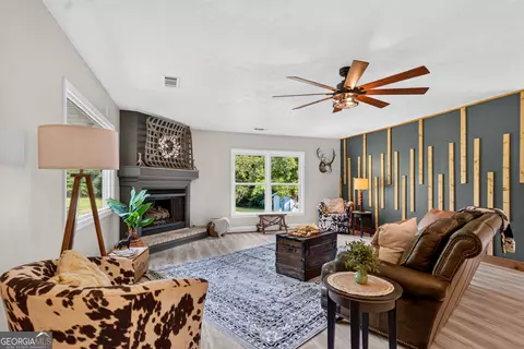 Living - 214 Floyd Rd, Pine Mountain, GA 31822 photo 3 of 4