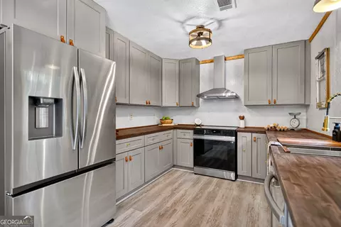 Kitchen - 214 Floyd Rd, Pine Mountain, GA 31822 photo 2 of 4