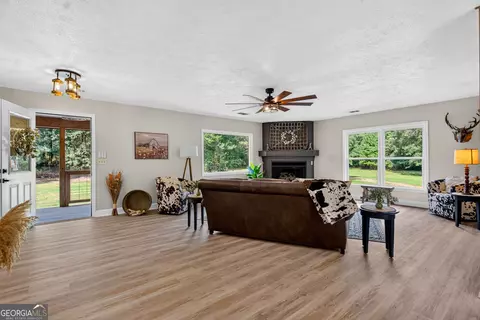 Living - 214 Floyd Rd, Pine Mountain, GA 31822 photo 1 of 4