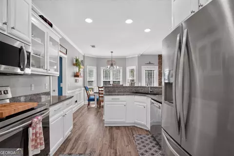 Kitchen - 171 Windsor Ct, Williamson, GA 30292 photo 2 of 2