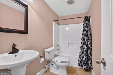 Bath - 171 Windsor Ct, Williamson, GA 30292 photo 2 of 2