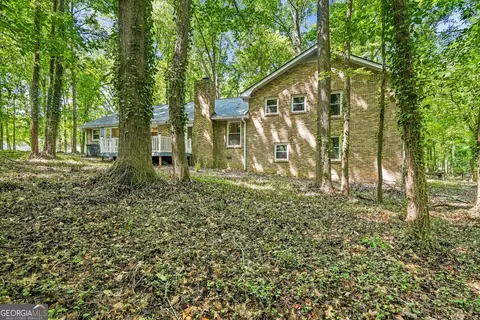 Exterior - 1050 Skyline Dr, Covington, GA 30014 photo 6 of 7