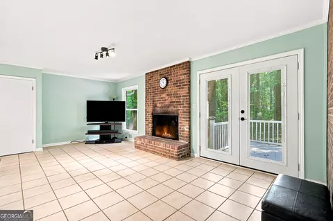 Living - 1050 Skyline Dr, Covington, GA 30014 photo 6 of 6