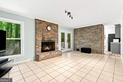 Living - 1050 Skyline Dr, Covington, GA 30014 photo 4 of 6