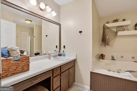 Bath - 227 Shady Ln, Williamson, GA 30292 photo 3 of 5