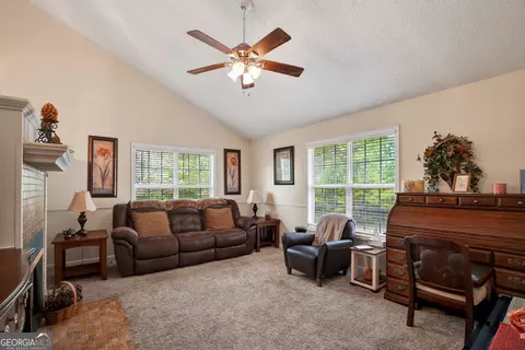 Living - 227 Shady Ln, Williamson, GA 30292 photo 2 of 2