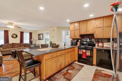 Kitchen - 227 Shady Ln, Williamson, GA 30292 photo 3 of 5