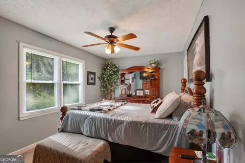 Bedroom - 227 Shady Ln, Williamson, GA 30292 photo 3 of 5