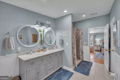Bath - 121 W Entrekin Rd, Cobb, GA 31735 photo 2 of 6