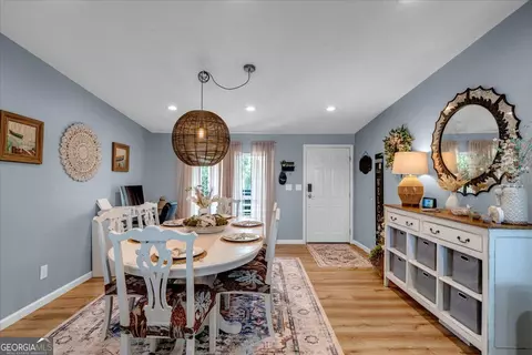 Dining - 121 W Entrekin Rd, Cobb, GA 31735 photo 3 of 4
