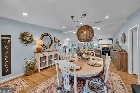 Dining - 121 W Entrekin Rd, Cobb, GA 31735 photo 2 of 4