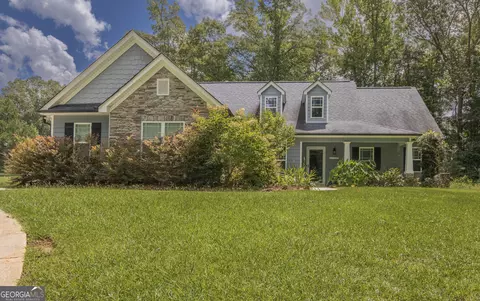 52 Brooks Lake Dr, Newnan, GA 30263