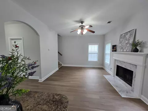 Living - 115 Jasmine Ln, Lagrange, GA 30241 photo 5 of 5