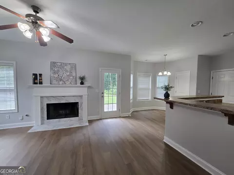 Living - 115 Jasmine Ln, Lagrange, GA 30241 photo 2 of 5