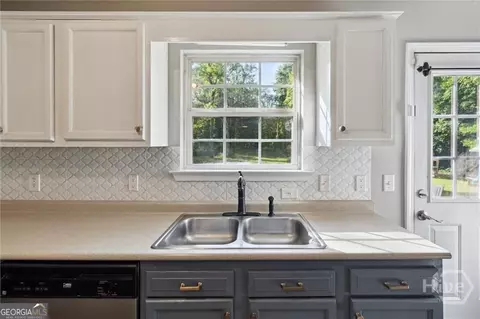 Kitchen - 2575 Hwy 119 S, Guyton, GA 31312 photo 2 of 2
