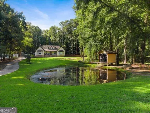 3525 Rock Falls Dr, Snellville, GA 30039