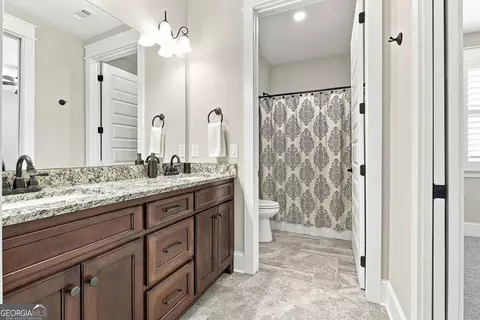 Bath - 115 Grae Ct, Tyrone, GA 30290 photo 3 of 4