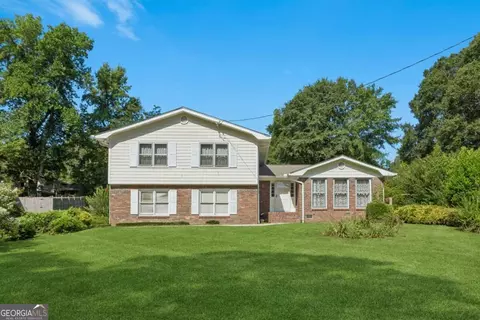 6876 Kingsboro Dr, Lithia Springs, GA 30122