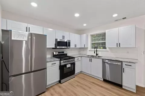 Kitchen - 1278 Lynx Ct, Hampton, GA 30228 photo 2 of 2
