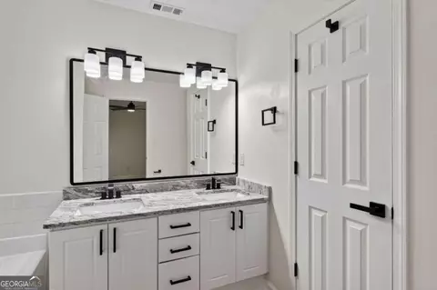 Bath - 1278 Lynx Ct, Hampton, GA 30228 photo 2 of 3