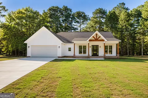 20 Peri Dr, Hawkinsville, GA 31036