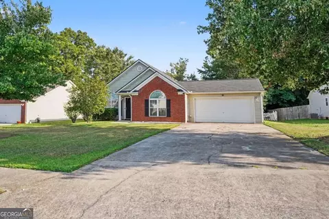 Exterior - 256 Galway Ln, Hampton, GA 30228 photo 2 of 4