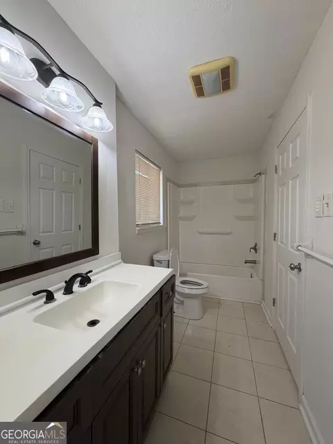 Bath - 6892 Maddox Rd, Morrow, GA 30260 photo 3 of 3