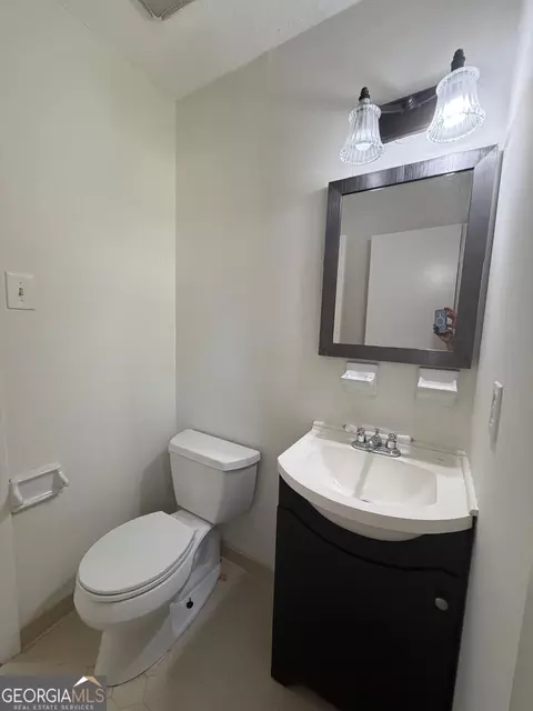 Bath - 6892 Maddox Rd, Morrow, GA 30260 photo 2 of 3