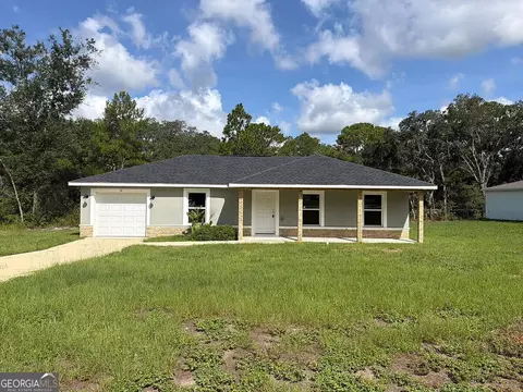 52 Bay Rd, Ocklawaha, FL 32179