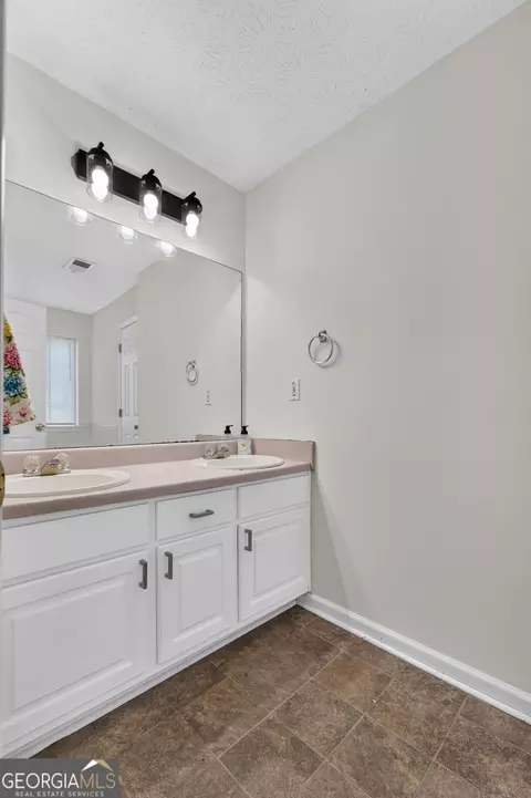 Bath - 165 Irwin Dr, Mcdonough, GA 30252 photo 1 of 4
