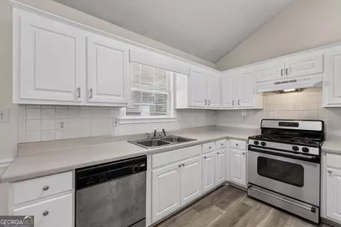 Kitchen - 165 Irwin Dr, Mcdonough, GA 30252 photo 3 of 3