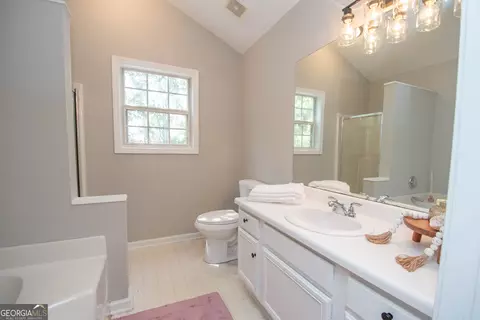 Bath - 145 Edgemont Dr, Lagrange, GA 30240 photo 1 of 3