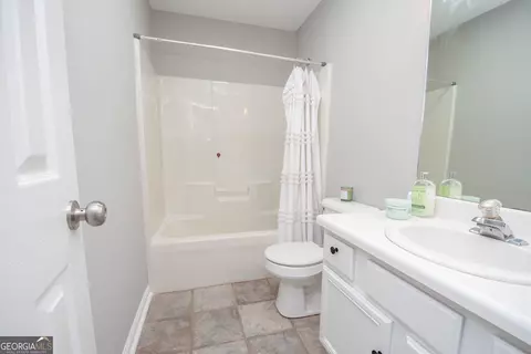 Bath - 145 Edgemont Dr, Lagrange, GA 30240 photo 3 of 3