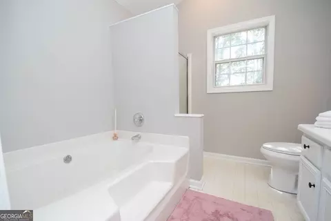 Bath - 145 Edgemont Dr, Lagrange, GA 30240 photo 2 of 3