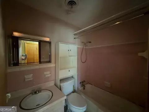 Bath - 1032 Central Rd, Thomson, GA 30824 photo 1 of 2