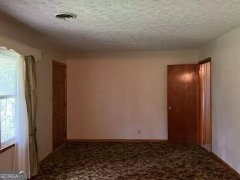 Living - 1032 Central Rd, Thomson, GA 30824 photo 2 of 2