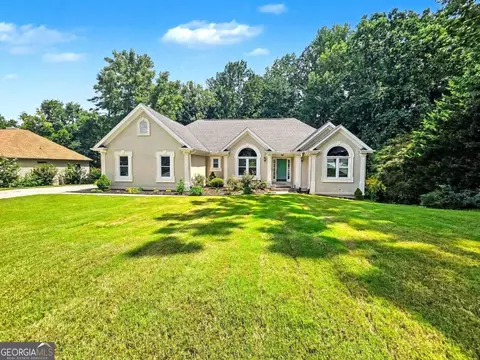 1745 Peachcrest Dr, Lawrenceville, GA 30043