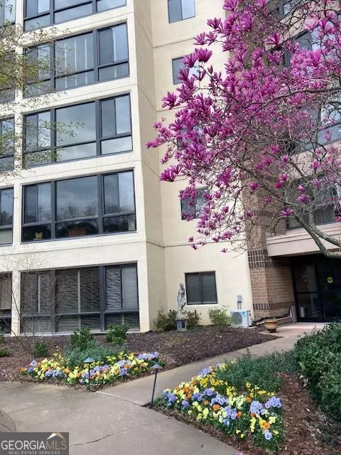 1800 Clairmont Lk # 301, Decatur, GA 30033